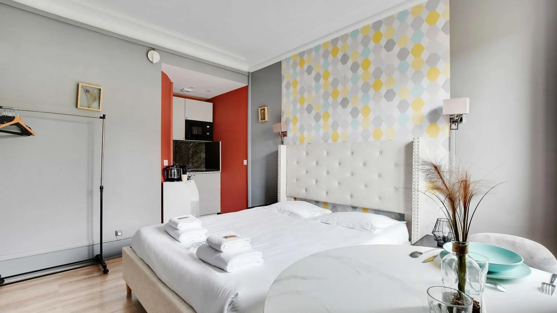 Light-Filled Suite Near Gare De L'Est Paris Apartment