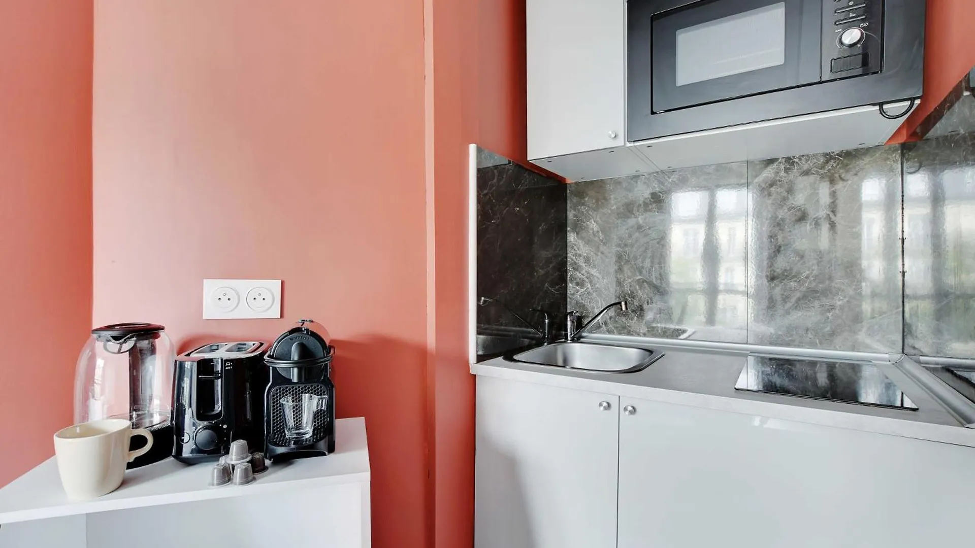Light-Filled Suite Near Gare De L'Est Paris